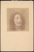 cca 1920 Drezda, Ursula Richter fényképész hidegpecsétjével jelzett, vintage fotó, 11,2x11 cm, karton 24,5x16,3 cm