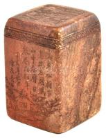 Régi, kínai pecsétnyomó. faragott kő, oldalán figurális díszítéssel 5 cm