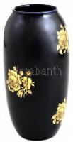 Hollóházi kék alapon arany rózsamintás váza. Matricás, jelzett, hibátlan. m: 17 cm