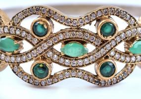 Aranyozott ezüst(Ag) kövekkel gazdagon kirakott karperec, jelzett, 5×5,5 cm, bruttó: 19,33 g