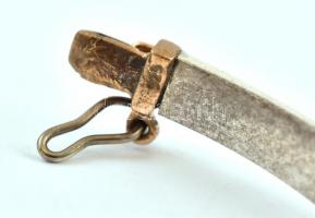 Aranyozott ezüst(Ag) kövekkel gazdagon kirakott karperec, jelzett, 5×5,5 cm, bruttó: 19,33 g