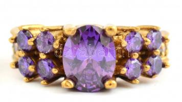 Aranyozott ezüst(Ag) gyűrű, lila kövekkel, jelzett, méret: 55, bruttó: 6,36 g