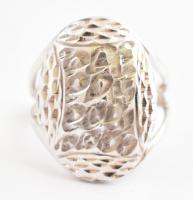 Ezüst(Ag) modern stílusú gyűrű, jelzett, méret: 59, nettó: 3,96 g