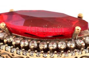 Aranyozott ezüst(Ag) fülbevalópár, szintetikus piros kővel, jelzett, h: 4,5 cm, bruttó: 16,33 g