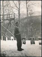 cca 1936-1940 Síverseny, a háttérben horogkeresztes zászlóval, 2 db fotó, az egyiken szakadásokkal, a másik későbbi előhívás, 24x18 cm és 24x13 cm