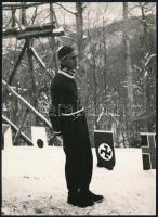 cca 1936-1940 Síverseny, a háttérben 'horogkeresztes' zászlóval, 2 db fotó, az egyiken sza...