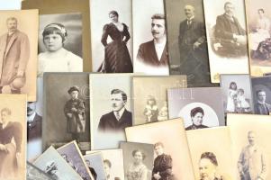 30 db keményhátú fotó, vizitkártya, kabinatfotó, klft magyar fényképészek műtermeiből, jó állapotban