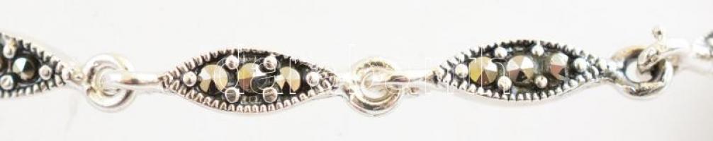 Ezüst(Ag) karkötő, markazittal és szintetikus fekete kövekkel, jelzett, h: 19,5 cm, bruttó: 14,17 g