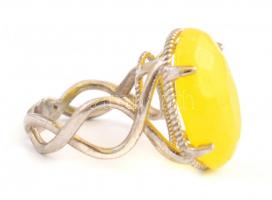 Ezüst(Ag) gyűrű, szintetikus sárga kővel, jelzés nélkül, méret: 50, bruttó: 5,32 g