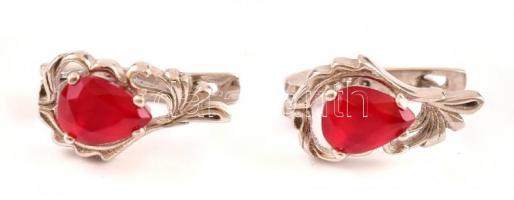 Ezüst(Ag) fülbevalópár, piros kővel, jelzett, h: 1,8 cm, bruttó: 3,82 g
