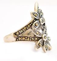 Ezüst(Ag) gyűrű, markazittal, jelzett, méret: 53, bruttó: 3,61 g