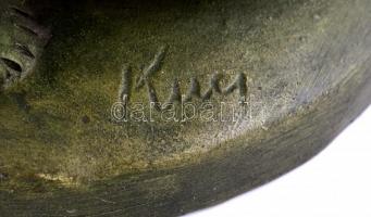 Kucs Béla (1925-1984): Ivó lány - Szomjúság. Mázas kerámia, jelzett, apró kopásnyomokkal, m: 19 cm