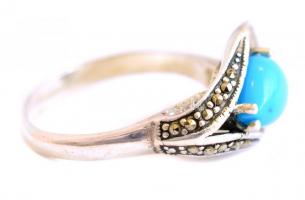 Ezüst(Ag) gyűrű, szintetikus kék kővel és markazittal, jelzett, méret: 58, bruttó: 4,94 g