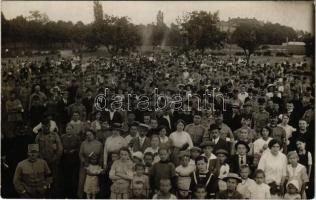 Budapest IX. Népliget (?), rendezvény, ünnepség, katonák. photo