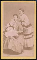 cca 1870 Issekutz Zsigmondné és gyerekei, keményhátú fotó Rottman és Társa aradi műterméből, 10,5×6,5 cm