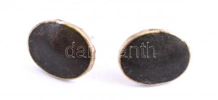 Ezüst(Ag) fülbevaló fekete ásvánnyal, jelzett, h: 1,5 cm, bruttó: 2,4 g