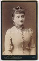 cca 1885 Női portré, keményhátú fotó Drescher Mária aradi műterméből, 10,5×6,5 cm