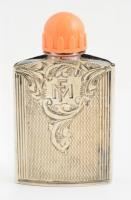 Ezüst(Ag) monogramos tok benne parfümös üvegcse, jelzés nélkül, 5,5x3 cm, bruttó: 26,26 g