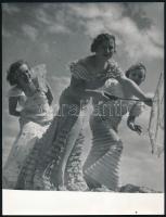 1934/1960 Szöllősy Kálmán (1887-1976): Tavaszi allegória, későbbi előhívás, 23,5×18 cm