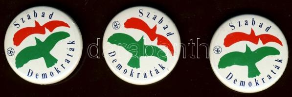 Vegyes jelvény, érem és zseton tétel, 15db magyar + 2db külföldi T:vegyes