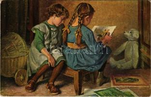Bei den Bilderbüchern / Children art postcard s: Otto Kubel