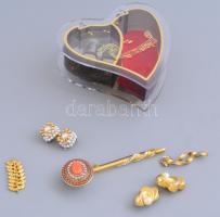 Zenélő, szív alakú, japán ékszeres doboz bizsukkal. 15x15 cm