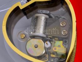 Zenélő, szív alakú, japán ékszeres doboz bizsukkal. 15x15 cm