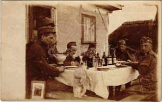 1916 Osztrák-magyar katonák ebéd közben kutyával / WWI Austro-Hungarian K.u.K. military, soldiers during lunch with dog. photo (kis szakadás / small tear)