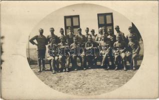 1917 Osztrák-magyar katonák csoportképe / WWI Austro-Hungarian K.u.K. military, group of soldiers. photo + M. kir. 70. honvéd gyalog hadosztály menetalakulata 313. ezr. XXVI. menetzlj. (EK)