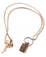 Nyitható fém doboz medál, állítható fém láncon, kis rozsdafoltokkal, h: max. 50 cm