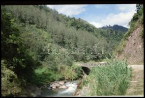 cca 1976-1981 Pápua Új-Guinea kb. 500 db negatívfilm kocka