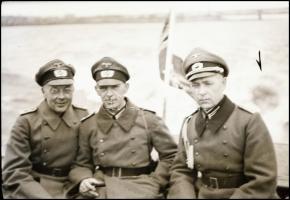 cca 1938-1945 Vegyes katonai fotónegatív tétel, katonasírok, hídépítés, stb., 10 db, 6×9 cm