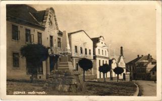 1925 Sezemice, Husuv Pomnik / street view, monument. photo (EK)