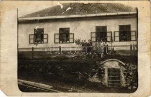 1927 Szomolnok, Schmölnitz, Smolník; R. János és családja családi háza / house. photo (EM)