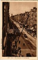 1917 Lille, Rue Nationale mit Wachtparade / street view, military parade, automobile. Aufn. Kan. Schnauenburg (EB)