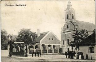 1919 Berhida, utca, templom Áldott ki az Úr nevében jön szalag magyar zászlókkal