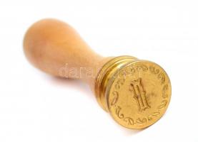 Pecsétnyomó, h: 7,5 cm + 5 db piros viasz, ebből 2 db kettétörve