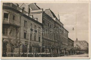 Kecskemét, református bérpalota a jogakadémiával, hitelszövetkezet, Kultúra könyvkereskedés és saját kiadása. Leporellolap belül vasútállomás és városi mozi