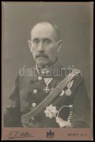 cca 1895 Krupecz Vilmos tüzérezredes kitüntetéseivel, keményhátú fotó, 16×11 cm