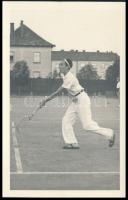 1943 Teniszező játék közben, fotó, 14×9 cm