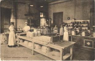 1917 Gyula, József szanatórium konyhája, belső (EK)