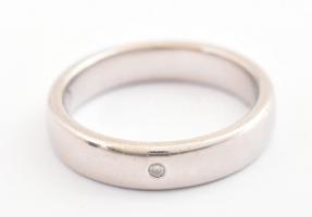Ezüst(Ag) gyűrű fehér kővel, jelzett, méret: 62 bruttó: 6,57 g