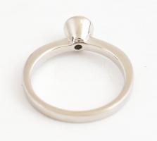 14K fehérarany gyűrű brillel, jelzett, méret: 56, bruttó: 3,89 g