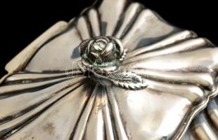 Ezüst (Ag) cukordoboz, jelzett, 13,5x11x10,5 cm, nettó: 385 g