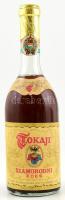 1977 Tokaji szamorodni édes, bontatlan palack fehérbor 0,5l