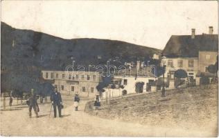 1908 Körmöcbánya, Kremnitz, Kremnica; utca, Népbank, M. kir. állami pénzverde / street view, bank, mint. photo