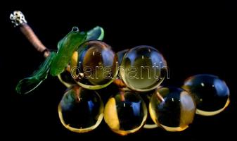 Színes üveg szőlőfürt, kis kopásnyomokkal, h: 8 cm