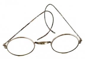 Hajlított régi drótszárú szemüveg, üvegekkel, h: 11 cm