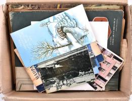 cca 1920-1990 Nagy doboznyi vegyes tétel, közte képeslapok, leporellók, újságok, számlák, prospektusok, stb.