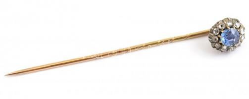 Arany (Au) 14K melltű, kövekkel, jelzett, h: 6,5 cm, bruttó: 2,26 g